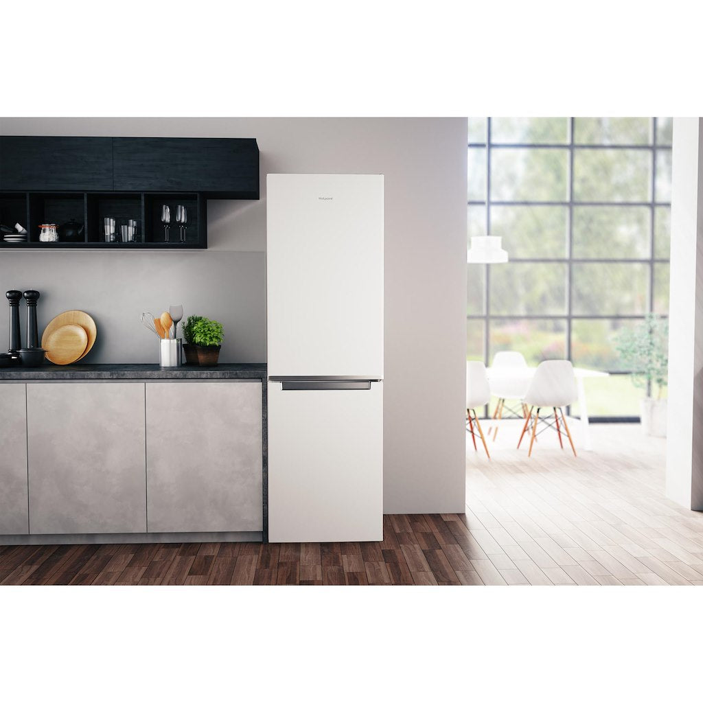 Hotpoint freestanding fridge freezer: frost free