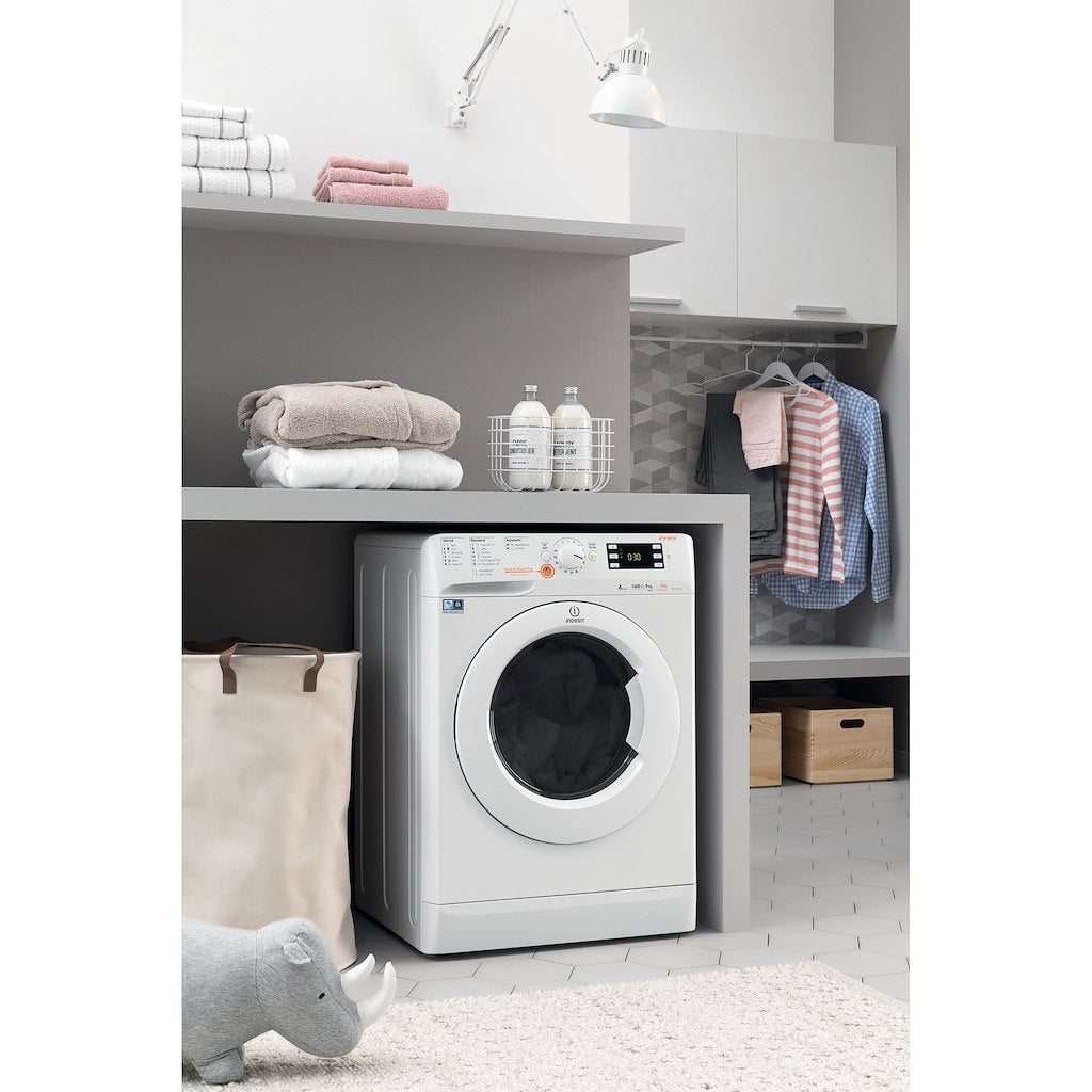 Freestanding washer dryer: 7kg