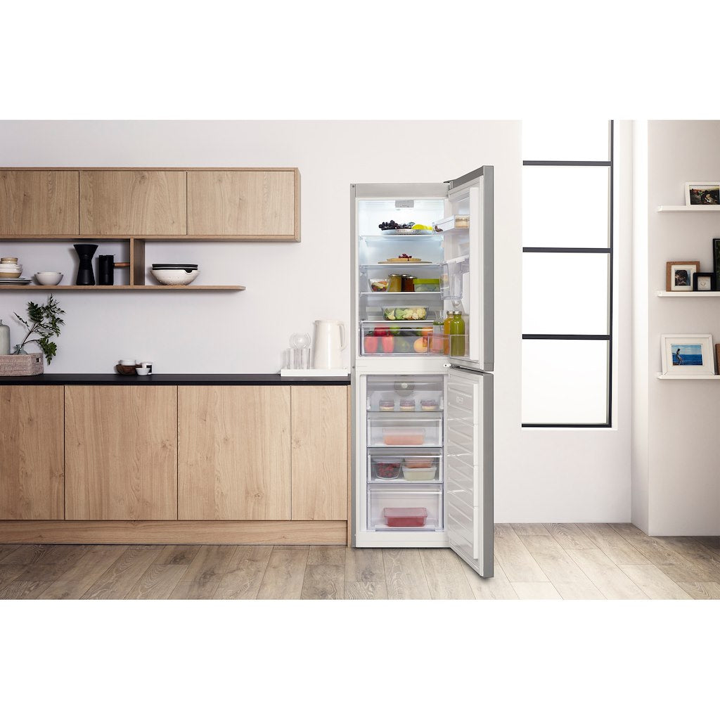 Hotpoint freestanding fridge freezer: frost free