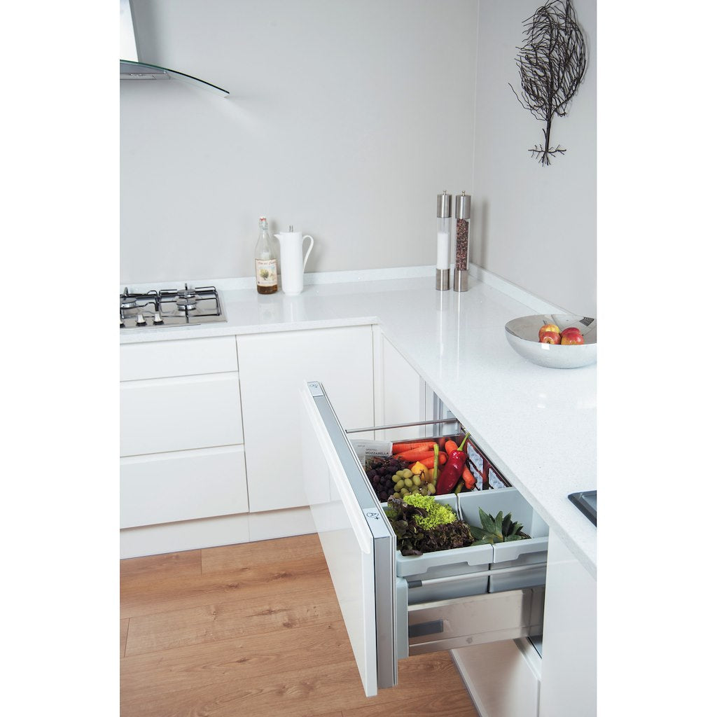 Hotpoint integrated fridge: white