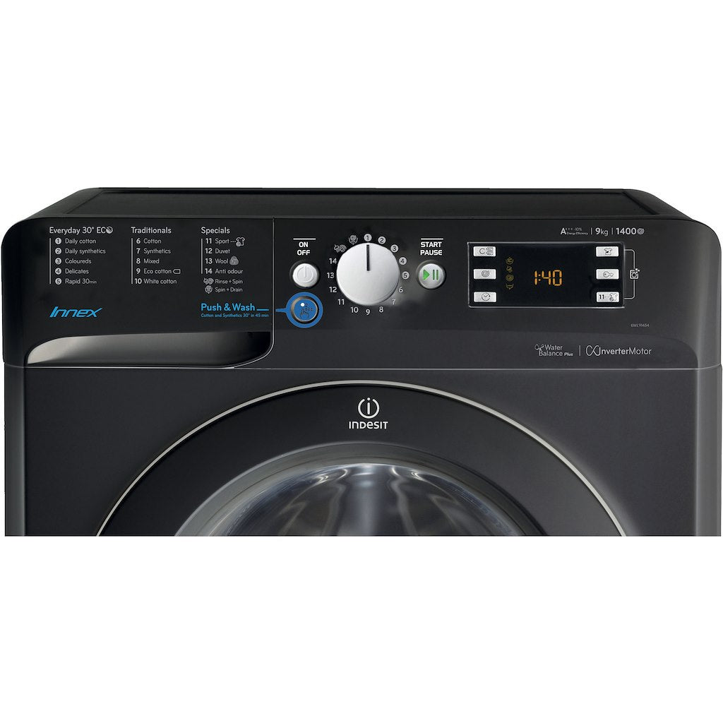 Freestanding front loading washing machine: 9kg