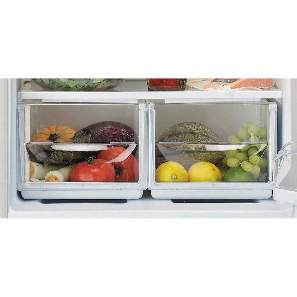 Freestanding fridge freezer