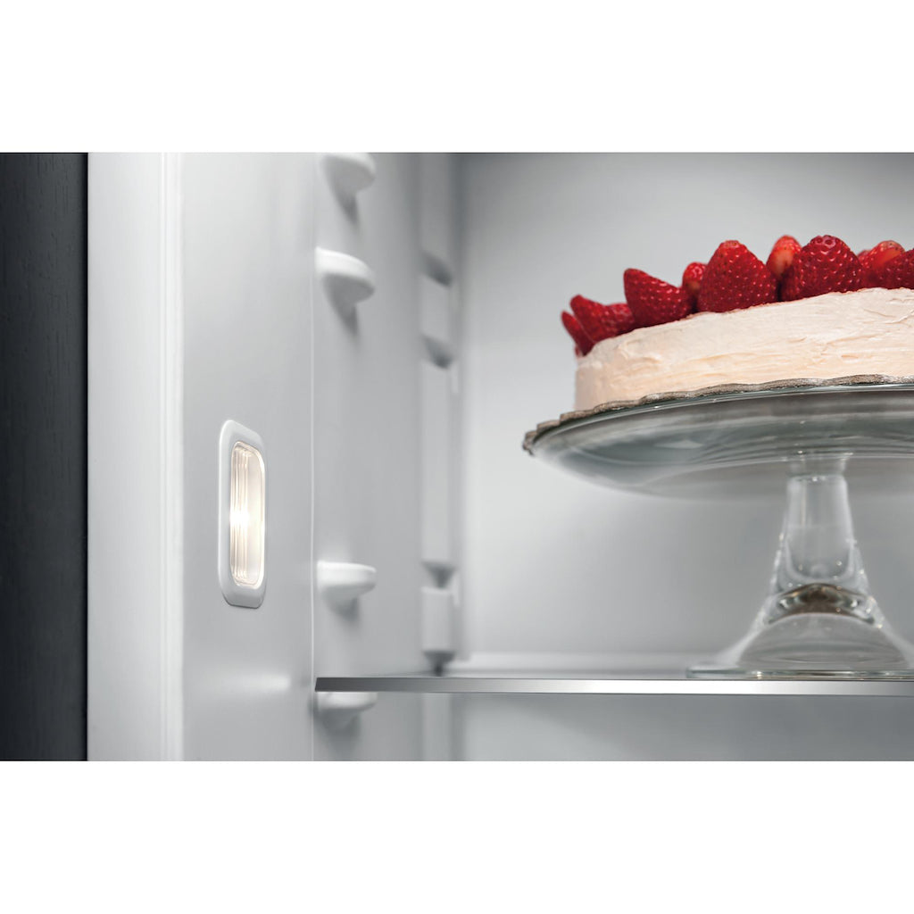 Whirlpool integrated fridge: in White - ARG 180832