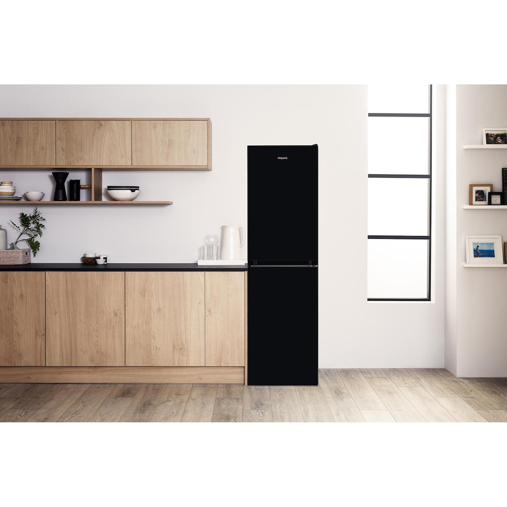 Hotpoint freestanding fridge freezer: frost free