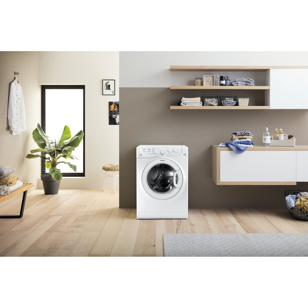 Hotpoint freestanding front loading washing machine: 9kg