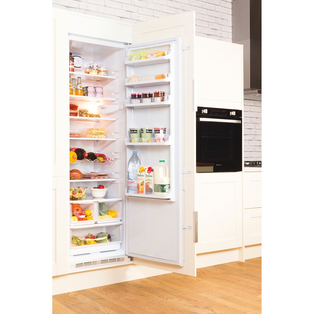 Hotpoint integrated fridge: white