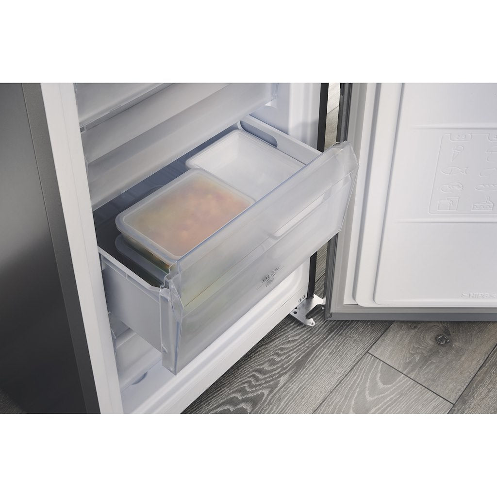 Hotpoint freestanding fridge freezer: frost free