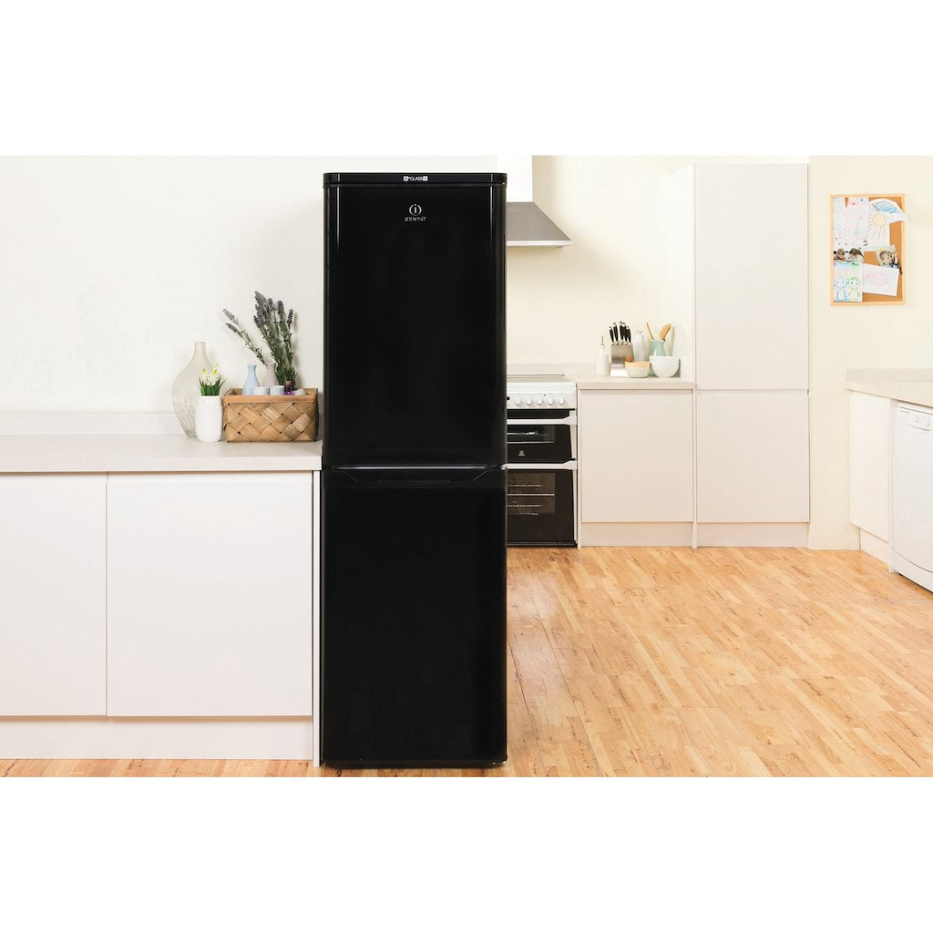 Freestanding fridge freezer