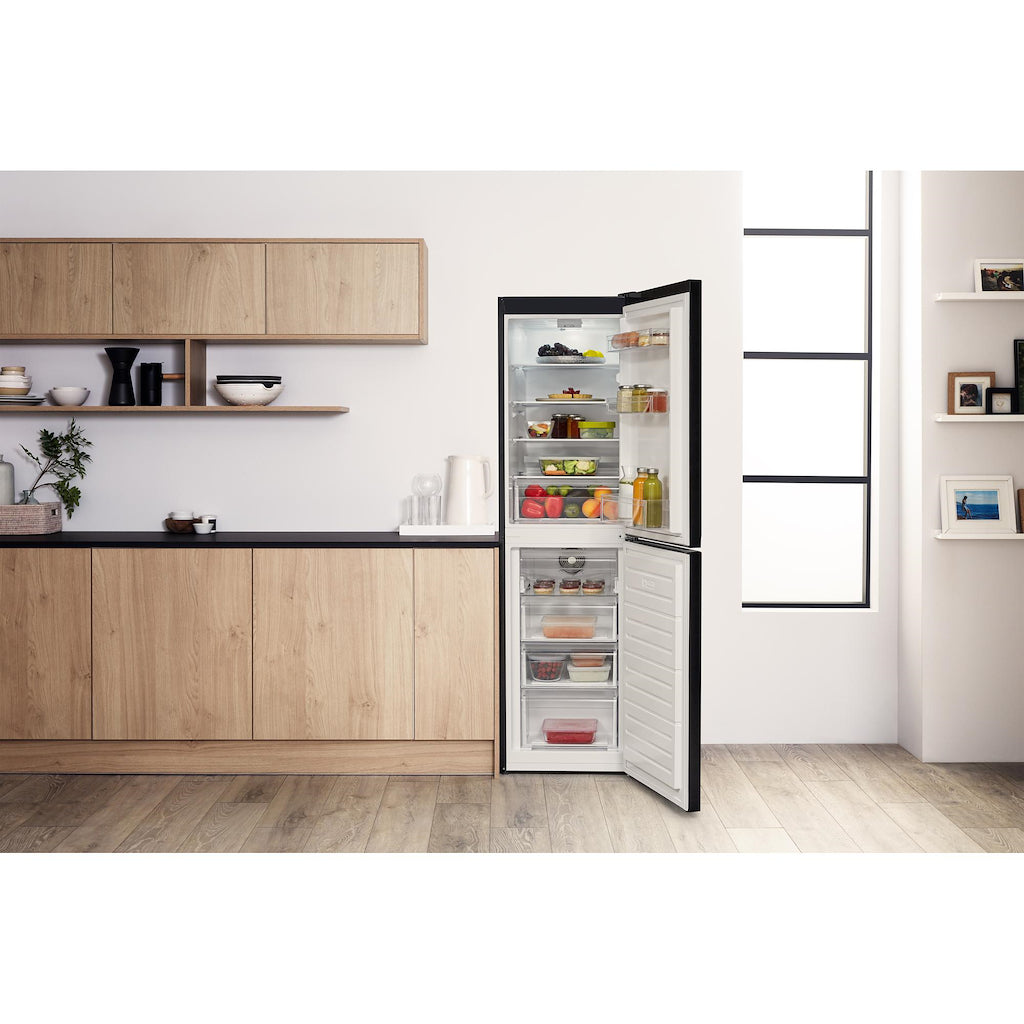 Hotpoint freestanding fridge freezer: frost free