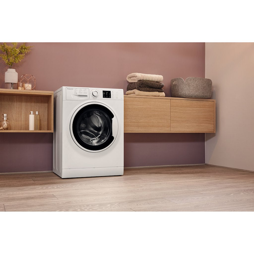 Hotpoint freestanding front loading washing machine: 9kg