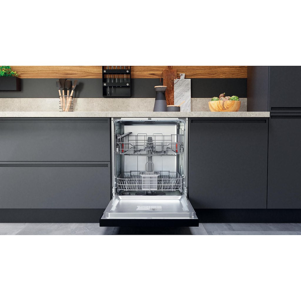 Hotpoint HBC 2B19 UK N Integrated Dishwasher