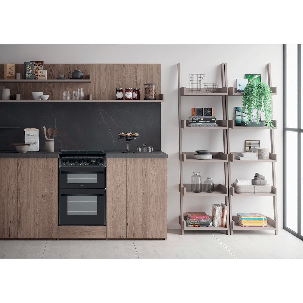 Hotpoint electric freestanding double cooker: 60cm