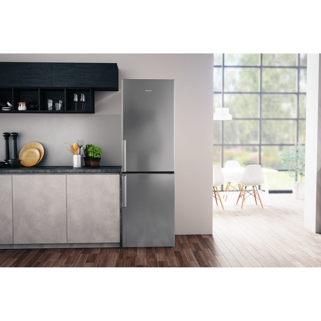 Hotpoint freestanding fridge freezer: frost free