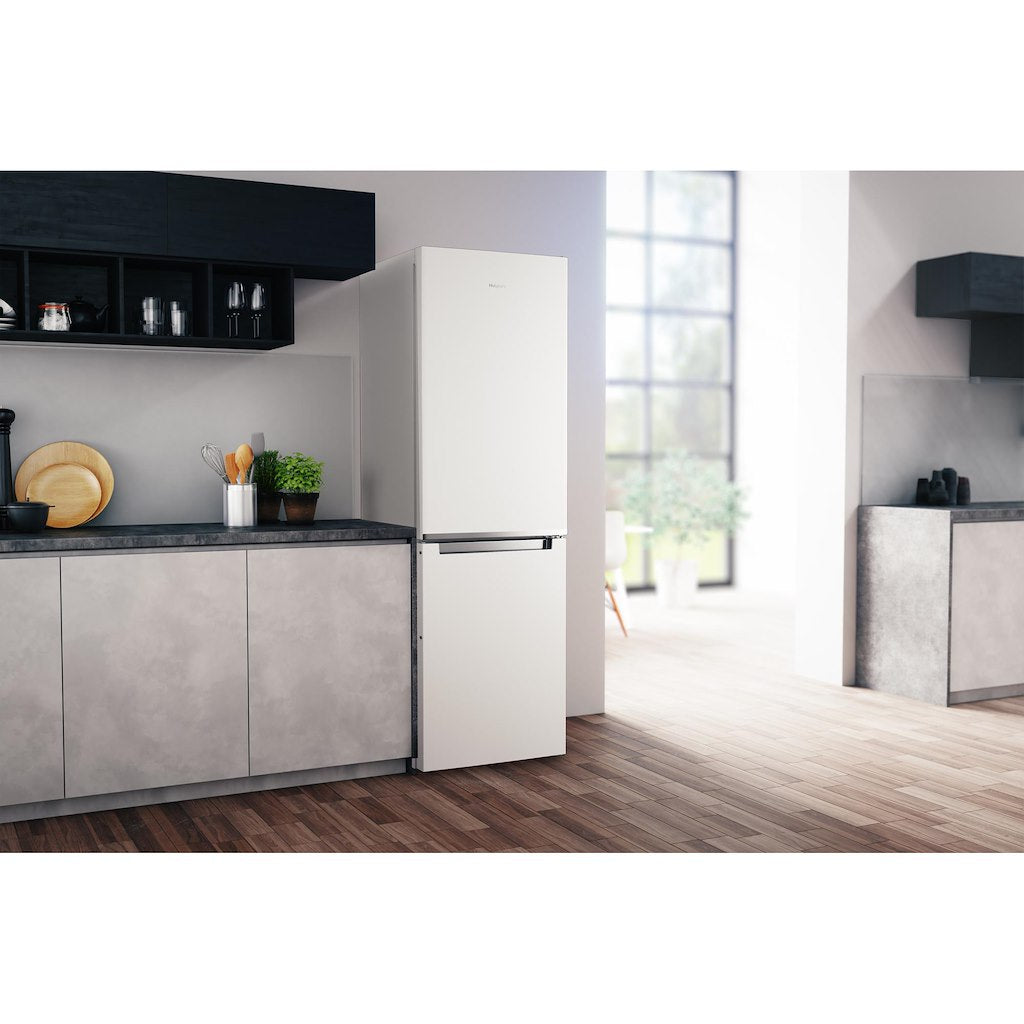 Hotpoint freestanding fridge freezer: frost free