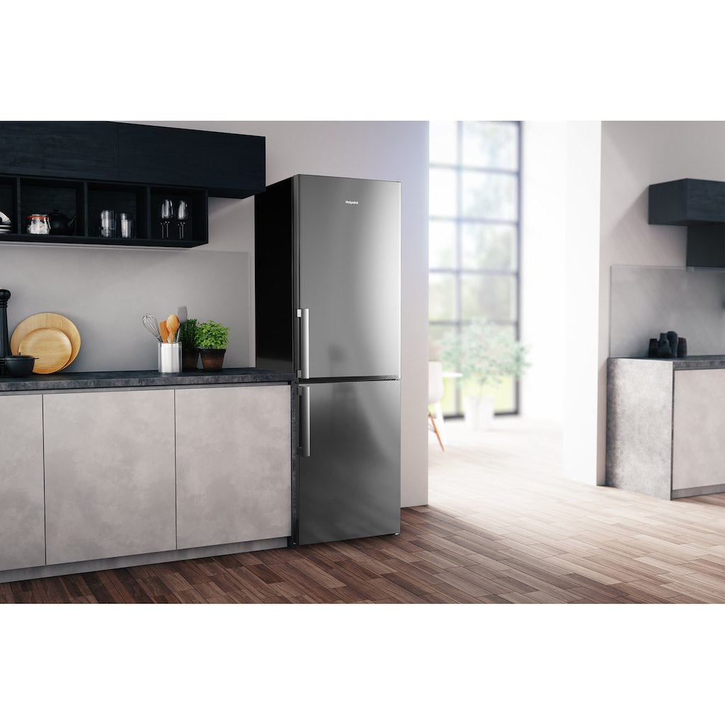 Hotpoint freestanding fridge freezer: frost free