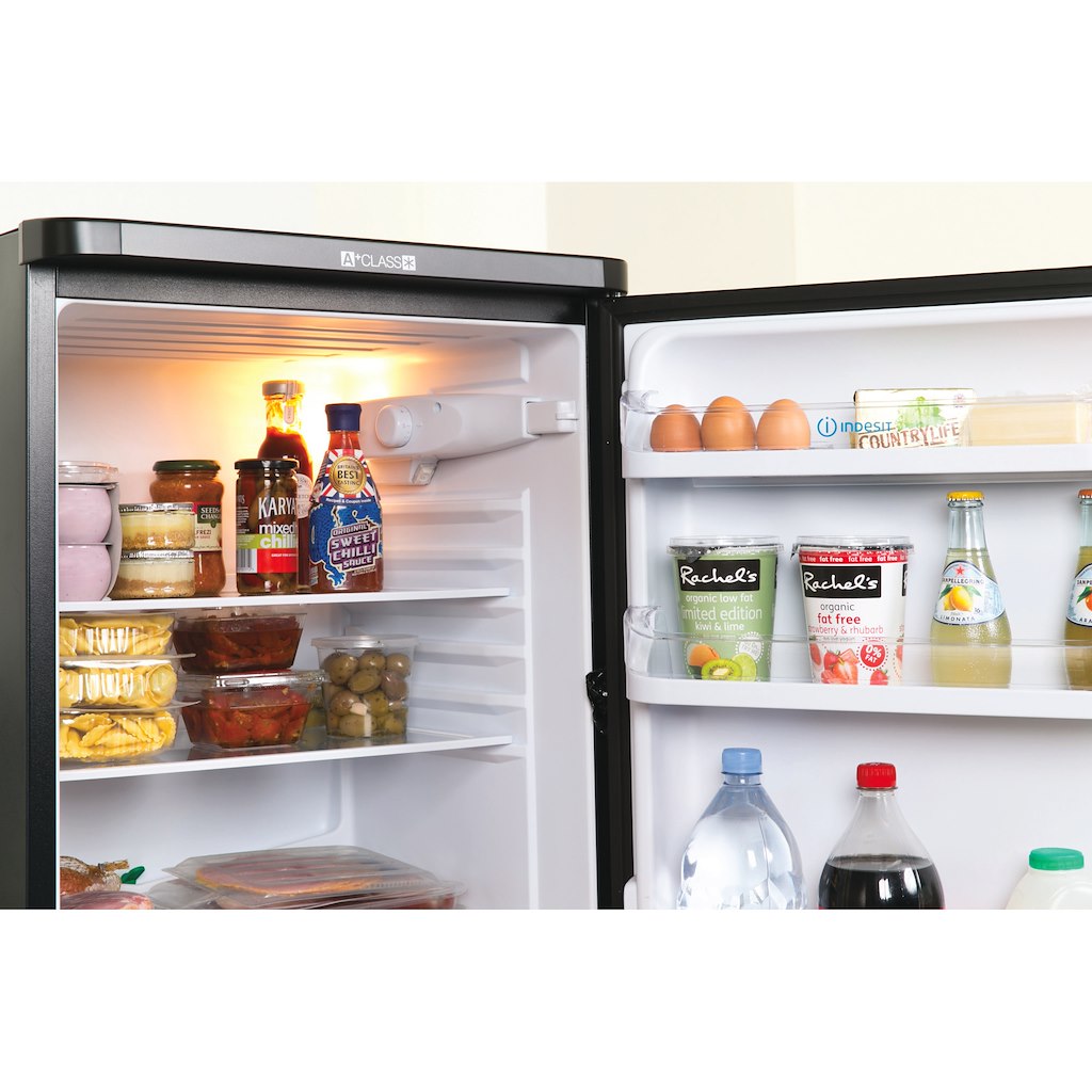 Freestanding fridge freezer