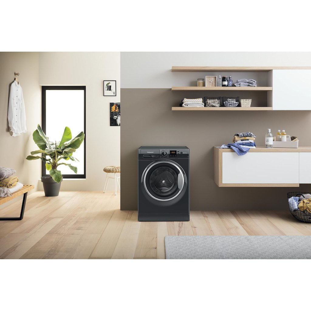 Hotpoint freestanding front loading washing machine: 9kg