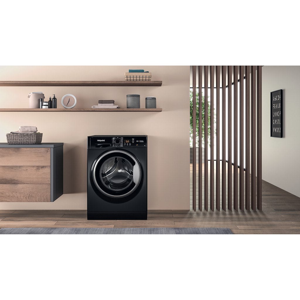 Hotpoint freestanding front loading washing machine: 7kg