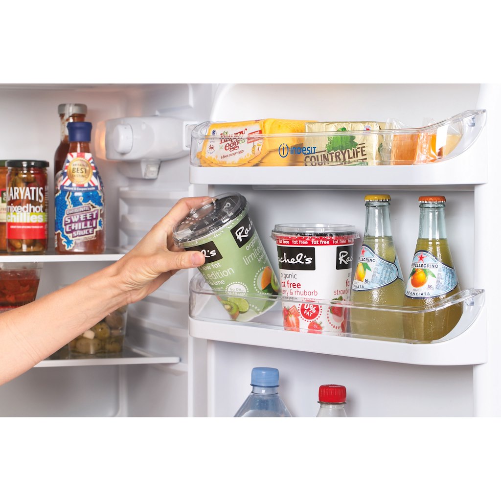 Freestanding fridge freezer