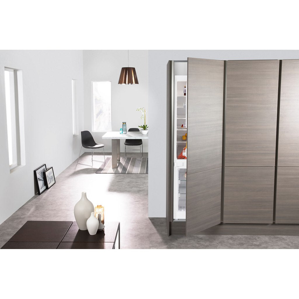 Whirlpool built in fridge freezer: frost free - ART 201/63A+/NF