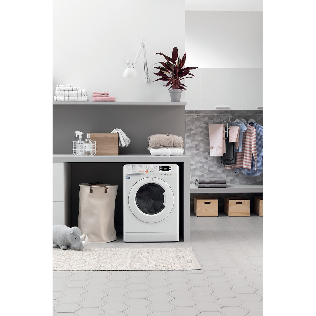 Freestanding washer dryer: 7kg