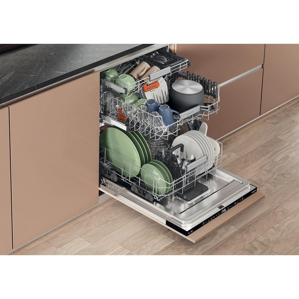 Hotpoint integrated dishwasher: full size, black