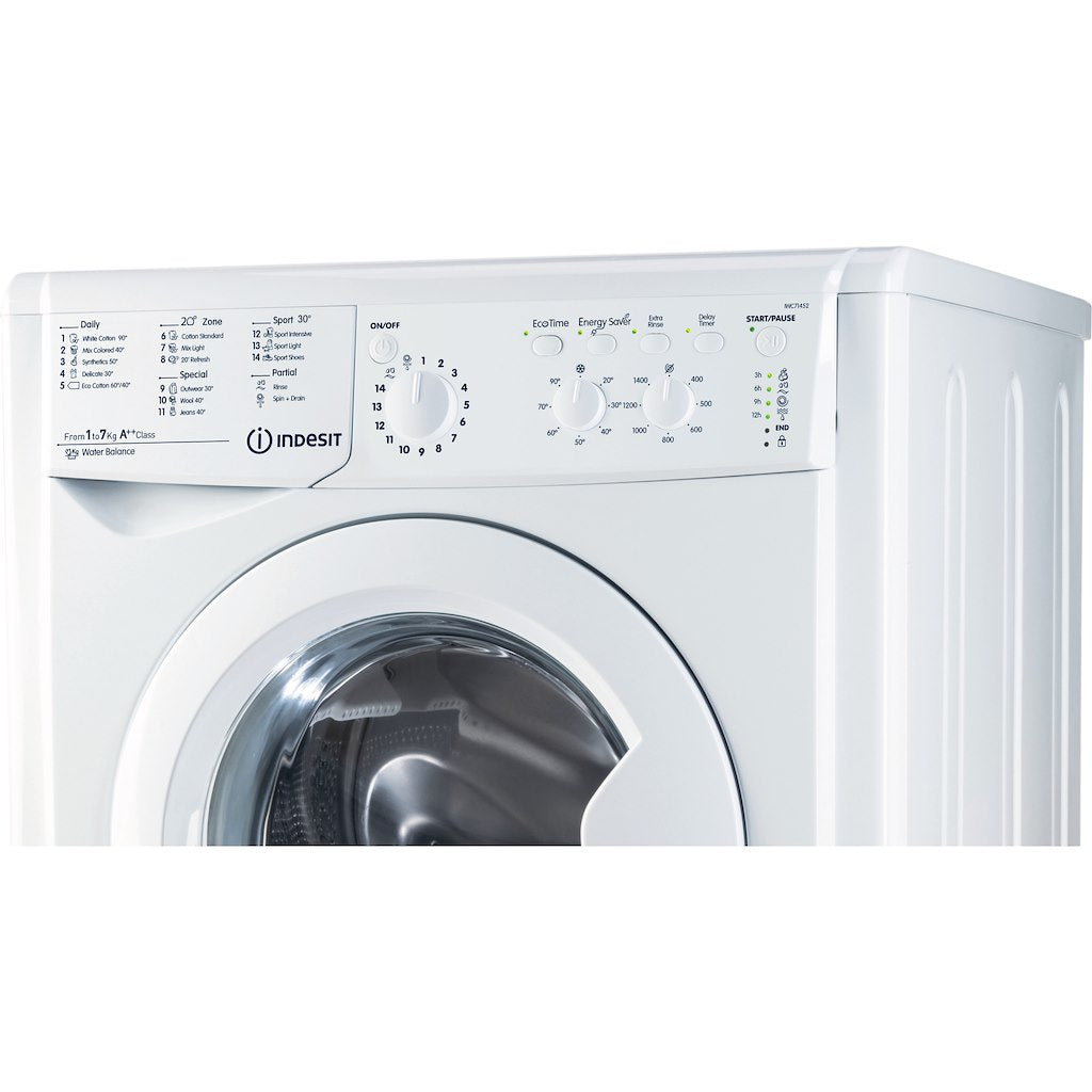 Freestanding front loading washing machine: 7kg