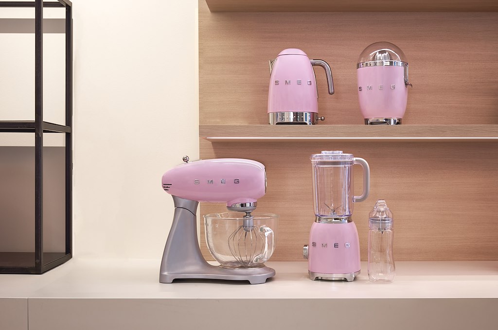 Smeg KLF04PKUK Kettle, Pink