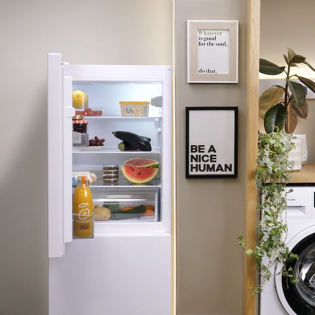 Montpellier MS135W Low Frost Fridge Freezer in White