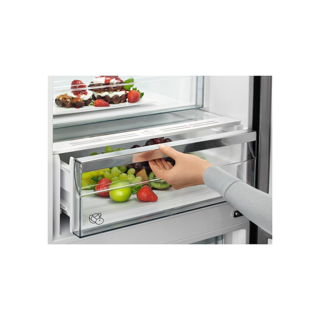 AEG RCB732E7MG Freestanding Frost Free Fridge Freezer