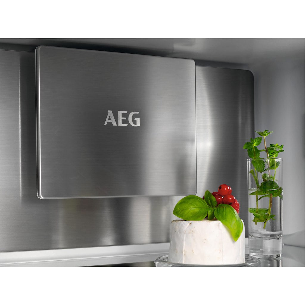 AEG SCE818E8MF 8000 Series Built-In NoFrost Fridge Freezer