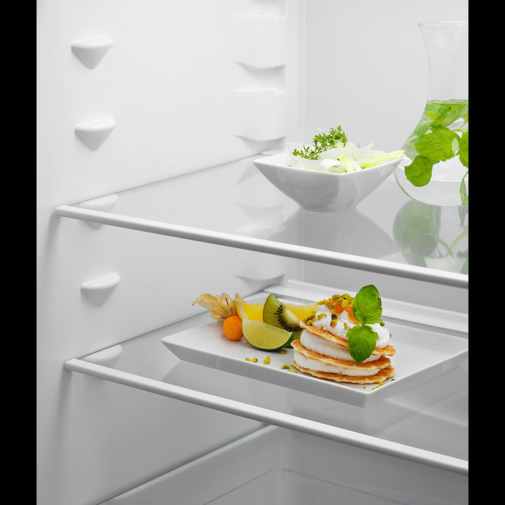 Zanussi Series 60 ZNNN18ES3 Built-In NoFrost Fridge Freezer