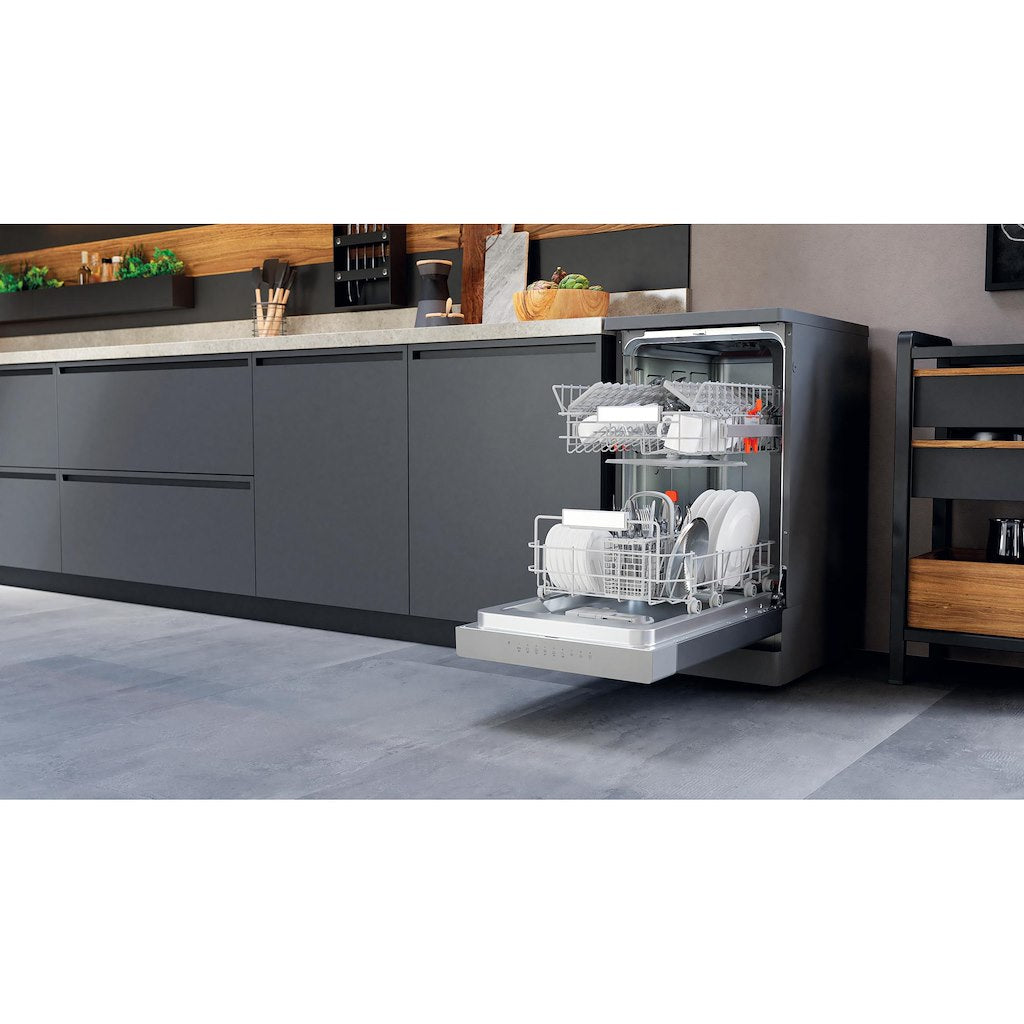 Hotpoint Slimline Free Standing Dishwasher - Stainless Steel -13 Place Setting - E Rated - HSFO 3T223 W X UK N