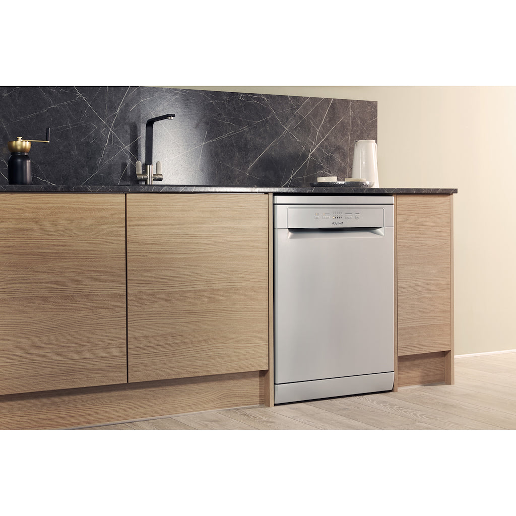 Hotpoint dishwasher: full size, silver
