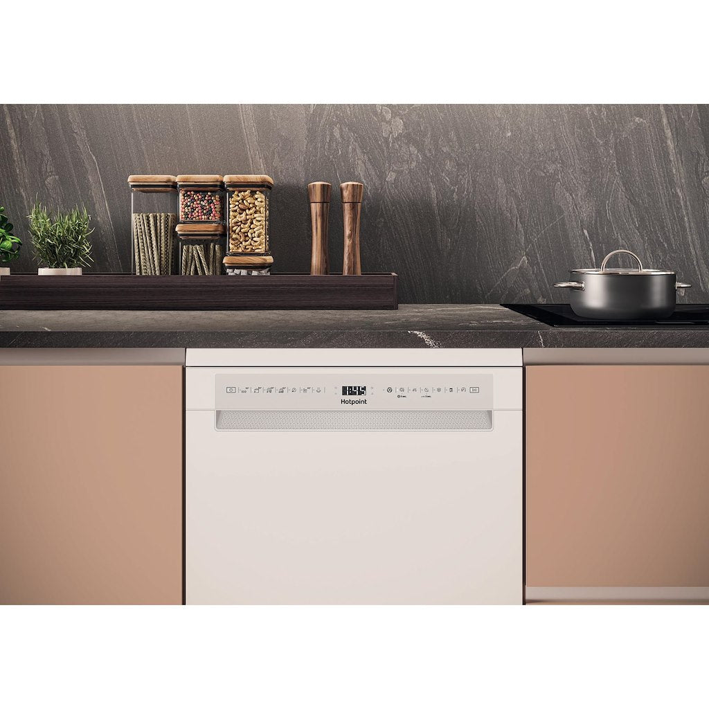 Hotpoint H7F HS41 UK Maxi Space Freestanding 15 Place Settings Dishwasher