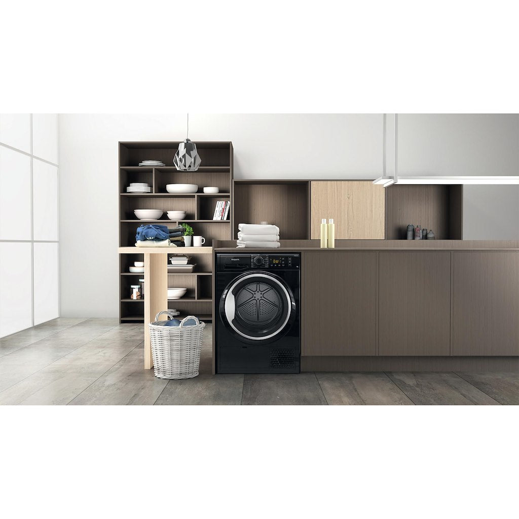 Hotpoint NT M11 82BSK UK Freestanding 8kg Heat Pump Tumble Dryer - Black