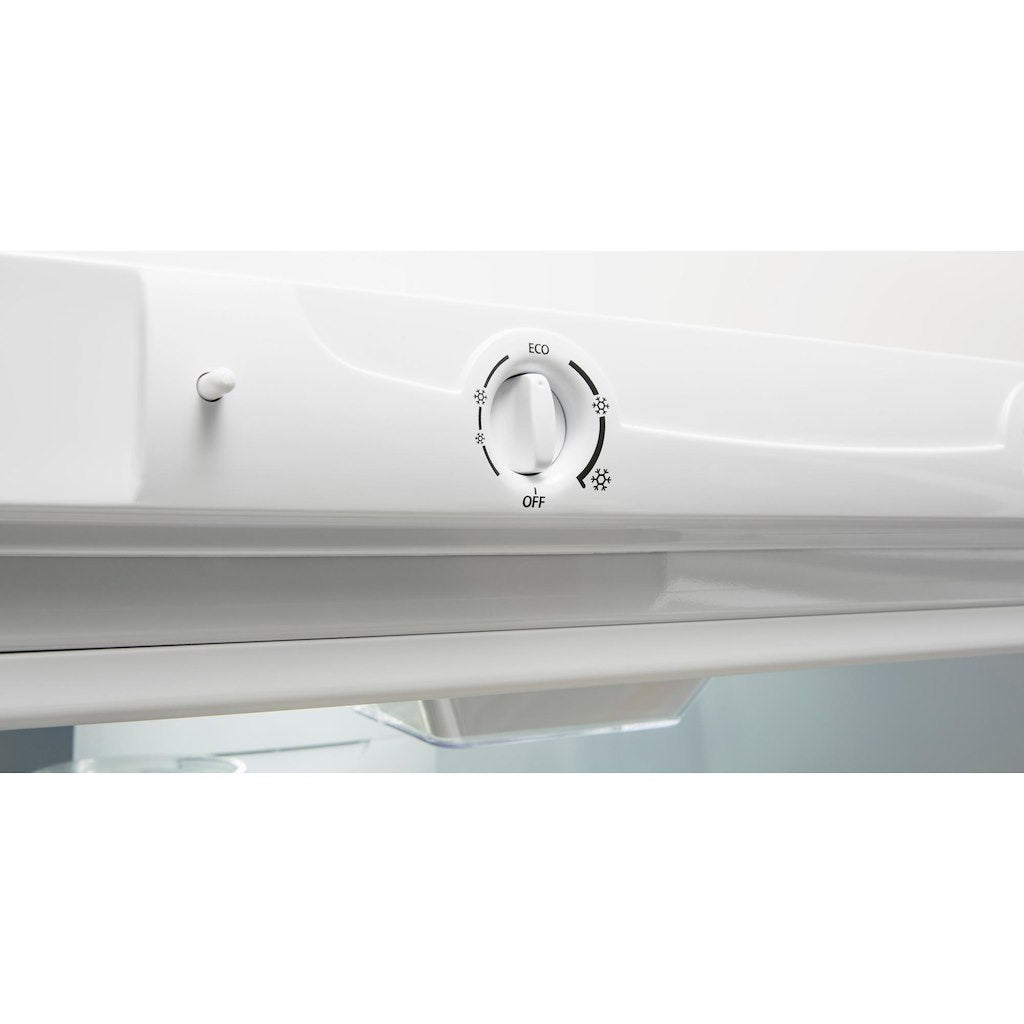 Freestanding fridge freezer: frost free
