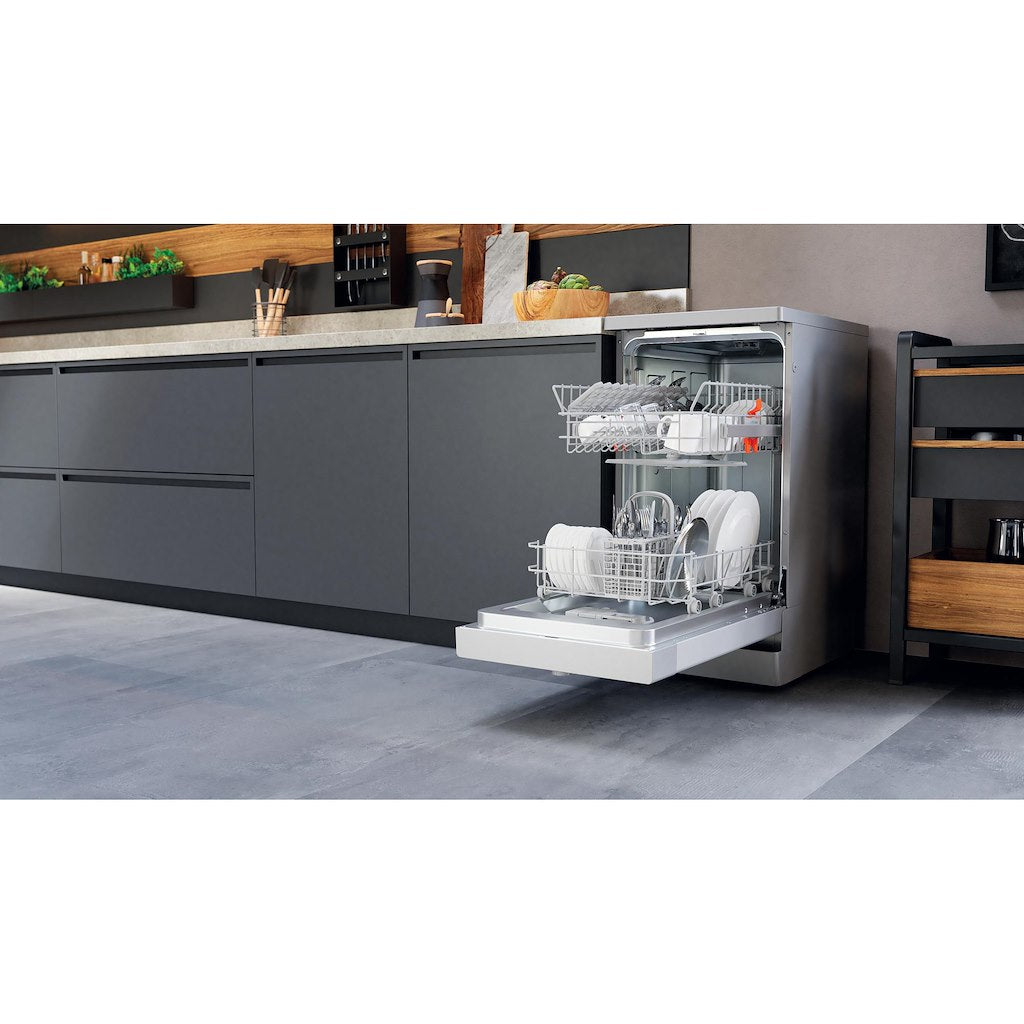 Hotpoint Slimline HF9E 1B19 S UK Freestanding Dishwasher - Silver