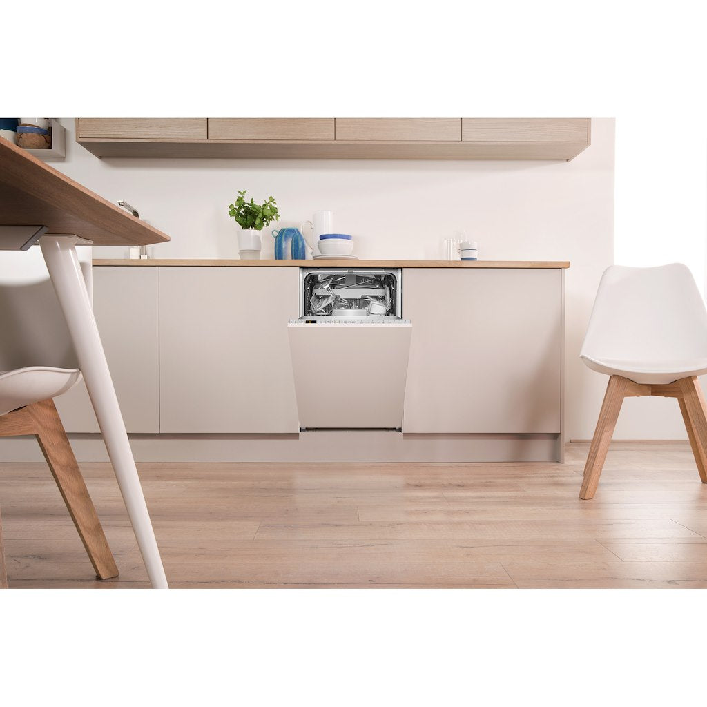 Integrated dishwasher: slim, silver colour