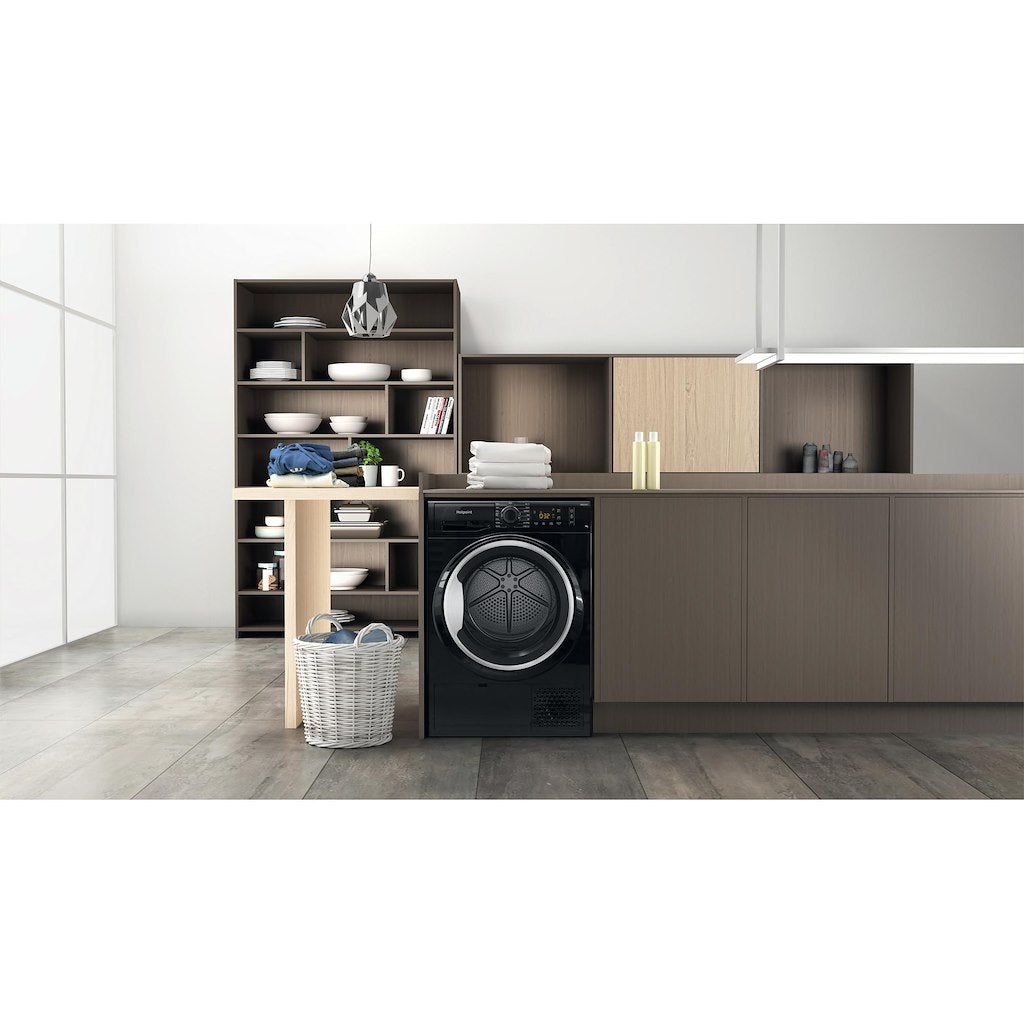 Hotpoint NT M11 92BSK UK Freestanding 9kg Heat Pump Tumble Dryer - Black
