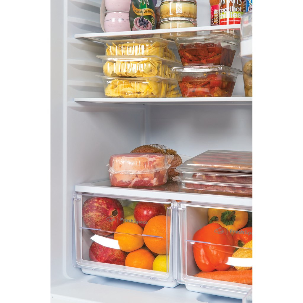 Freestanding fridge freezer