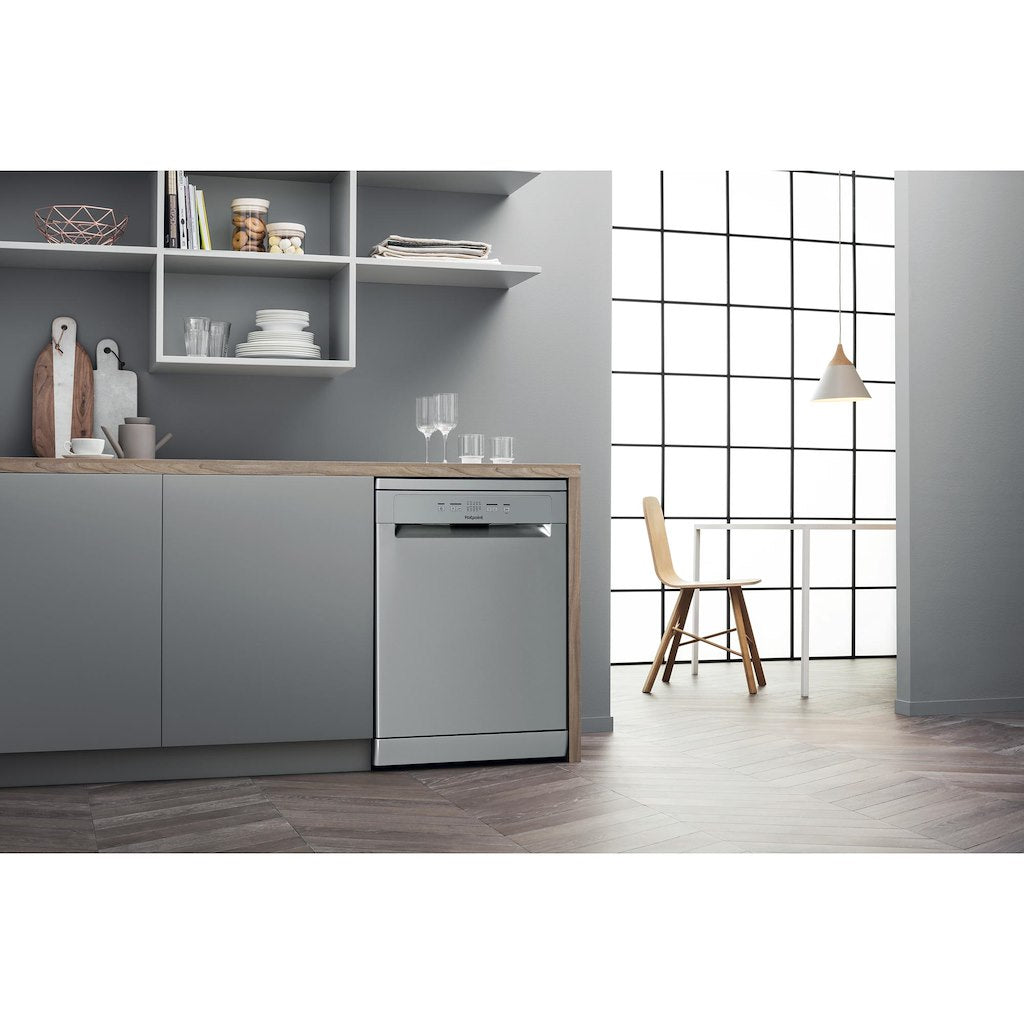 Hotpoint HFC 2B19 X UK N Dishwasher - Silver