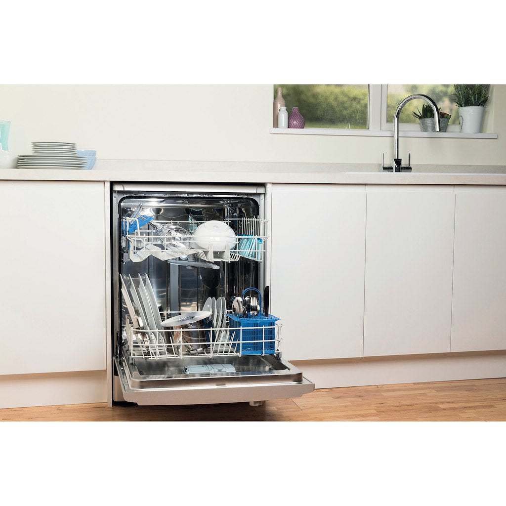 Dishwasher: full size, silver colour