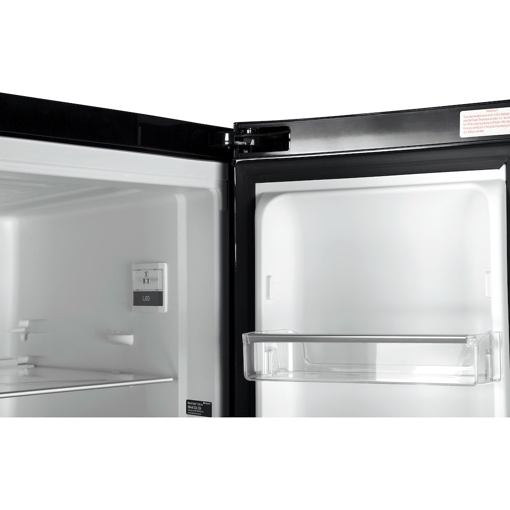 Hotpoint freestanding fridge freezer: frost free