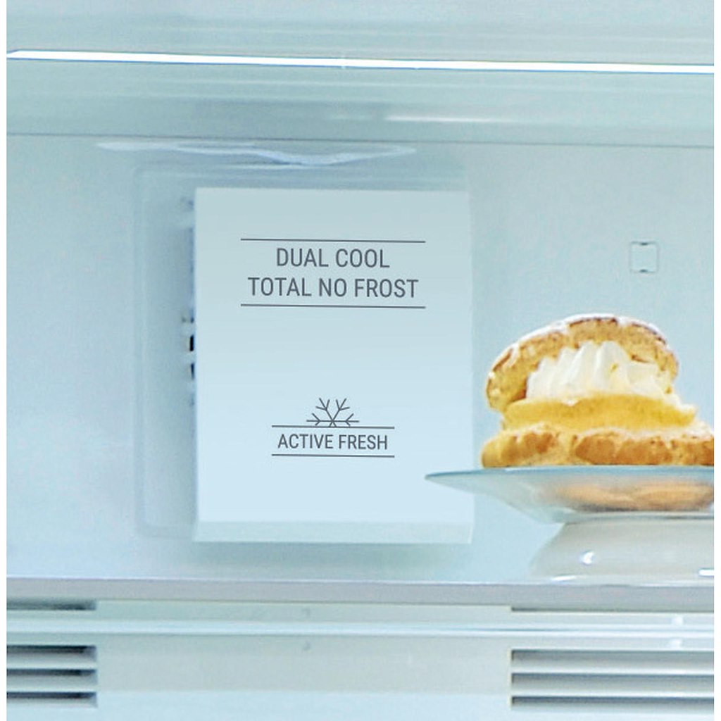 Hotpoint freestanding fridge freezer: frost free