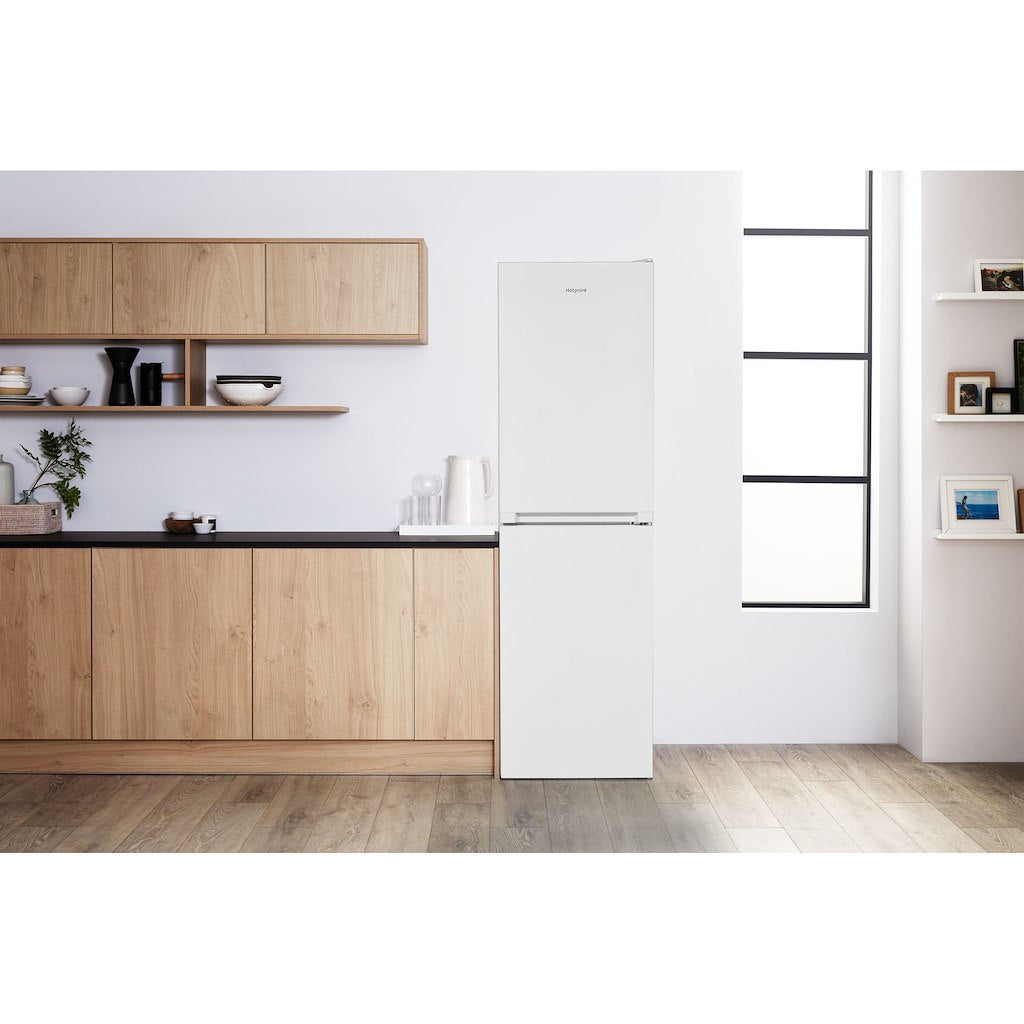 Hotpoint freestanding fridge freezer: frost free