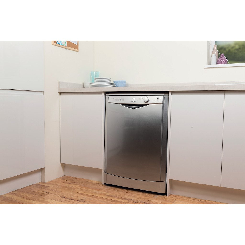 Dishwasher: full size, silver colour