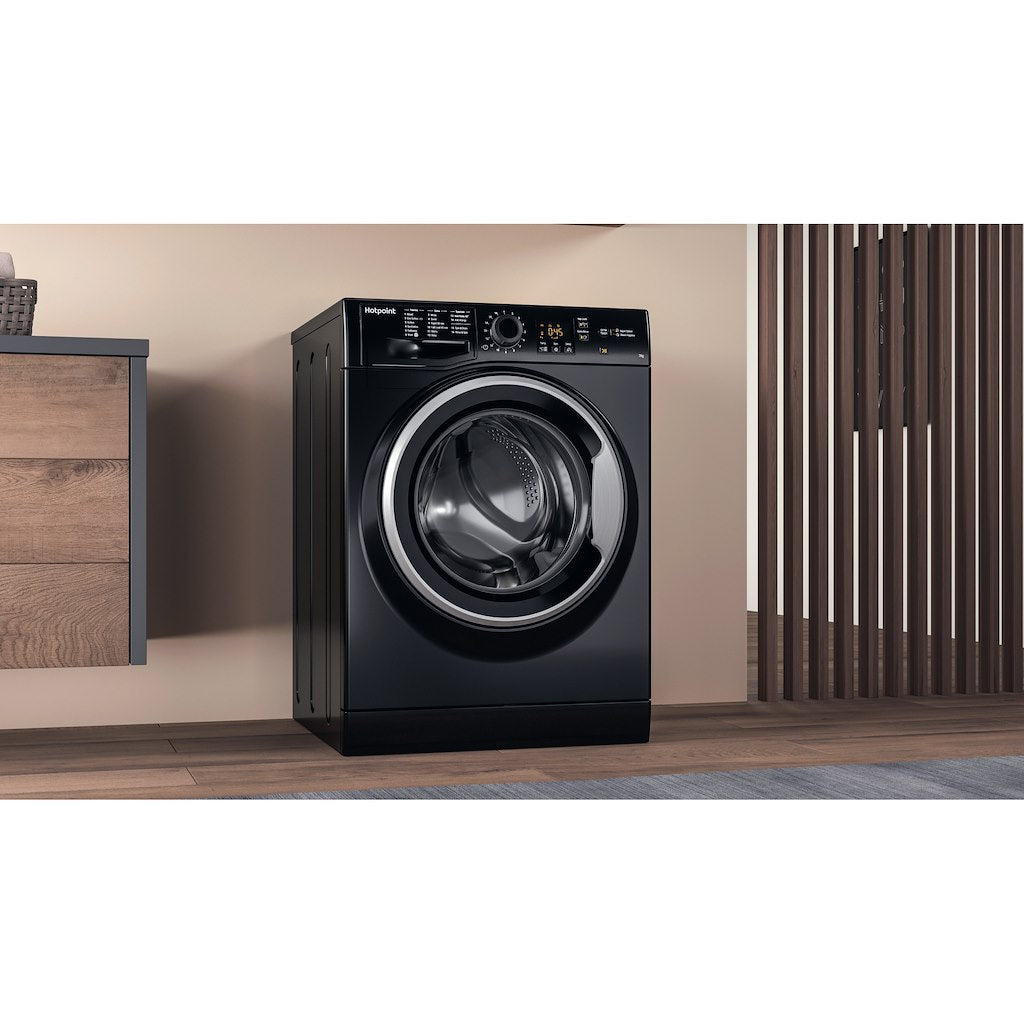 Hotpoint freestanding front loading washing machine: 7kg
