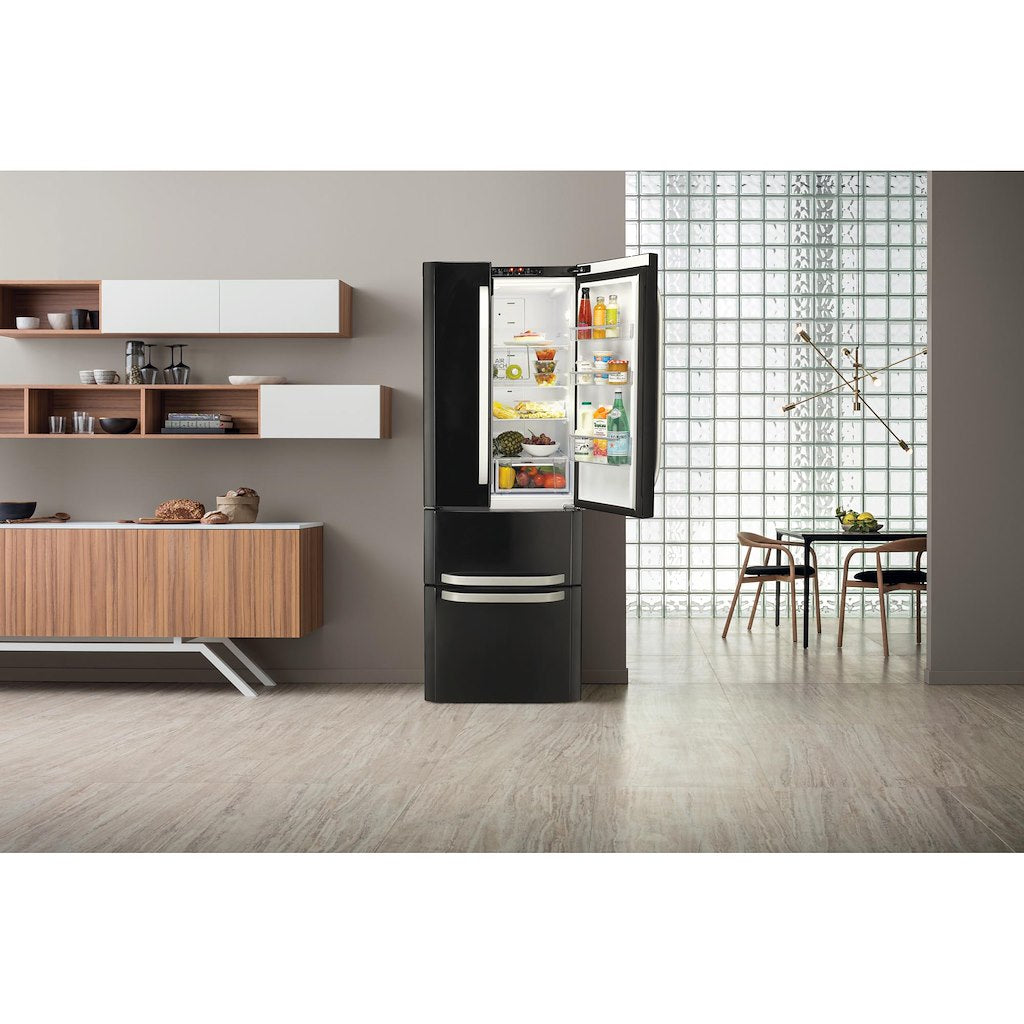 Hotpoint freestanding fridge freezer: frost free