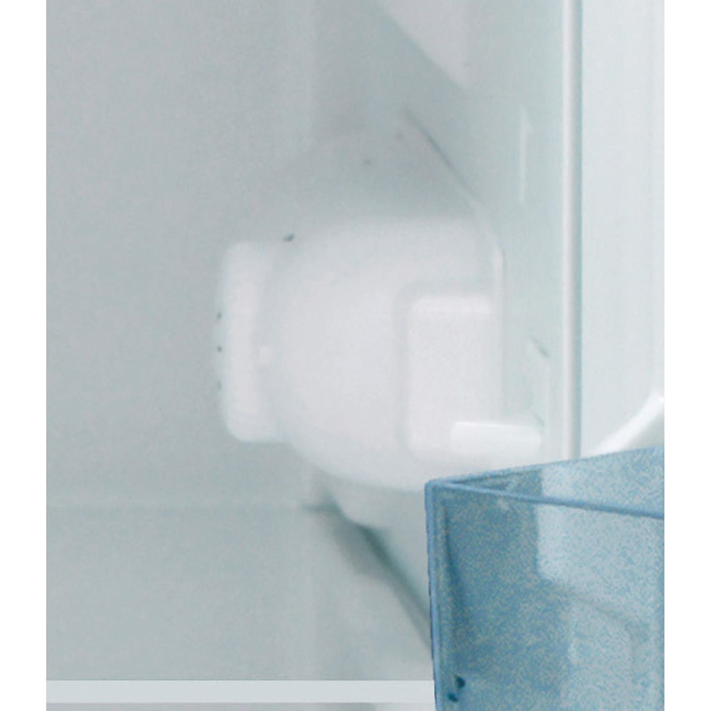 Freestanding fridge: white colour